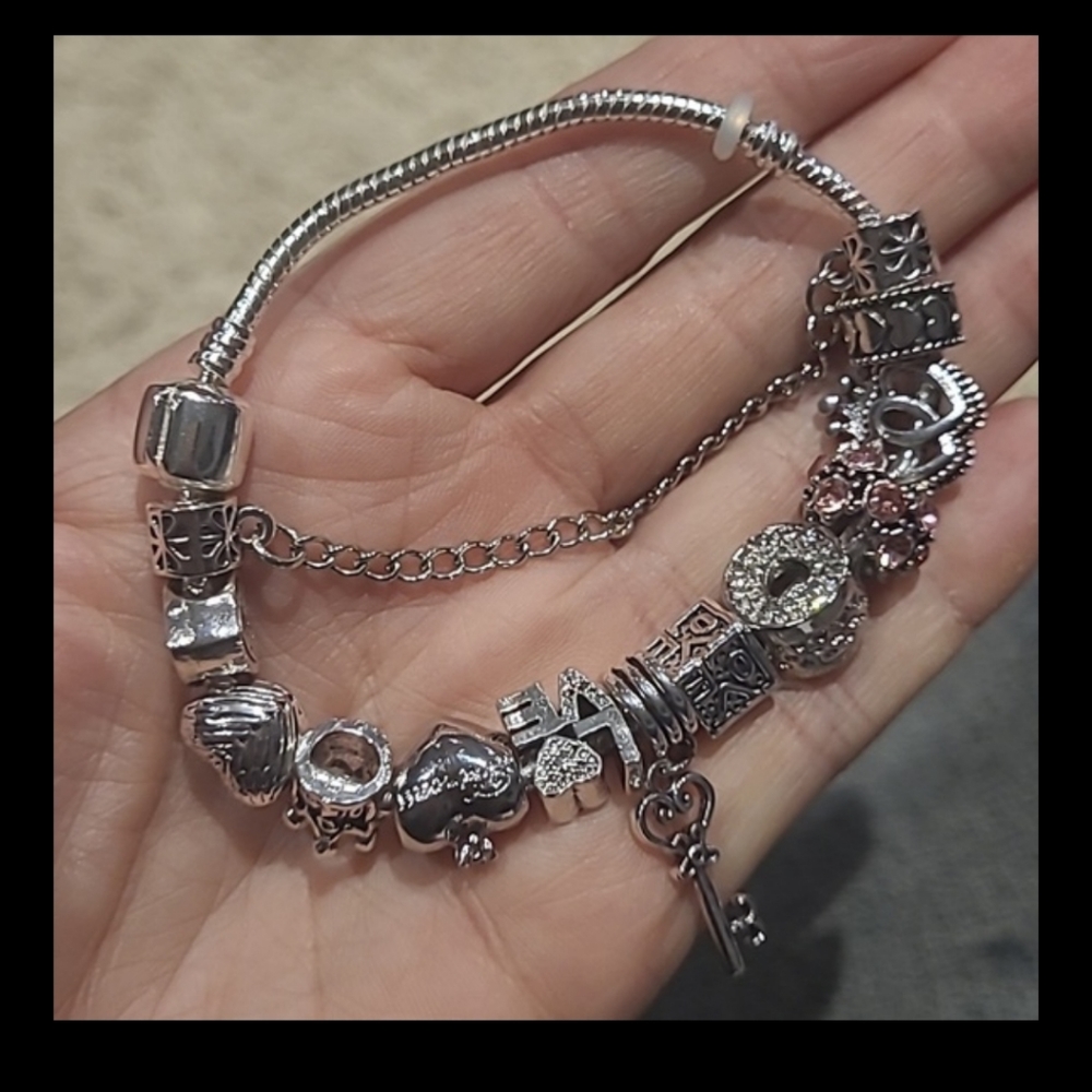 Bracelet with 11 charms